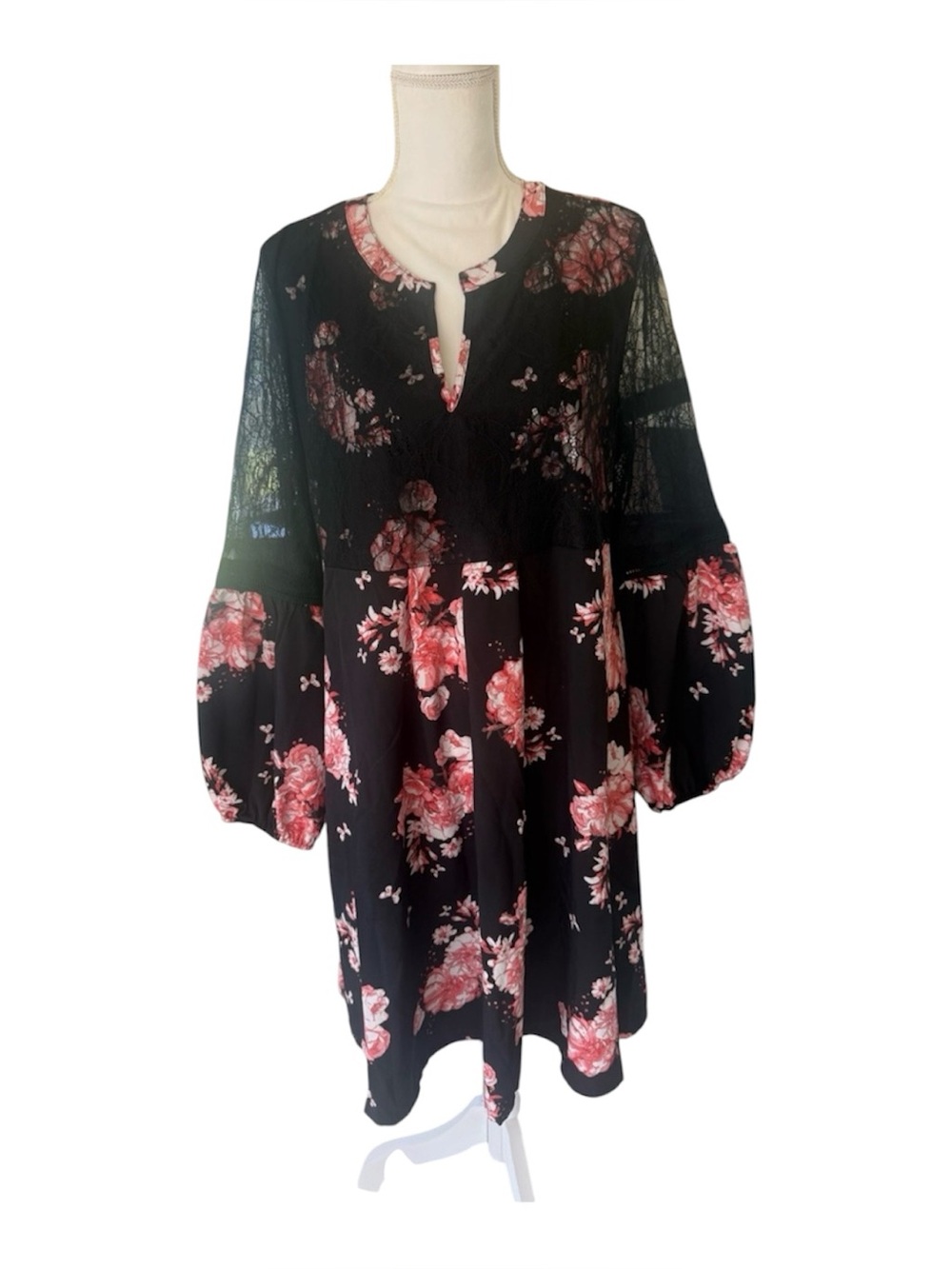 Romantic Old World Roses balloon sleeve black and pink dress flowing lace trim